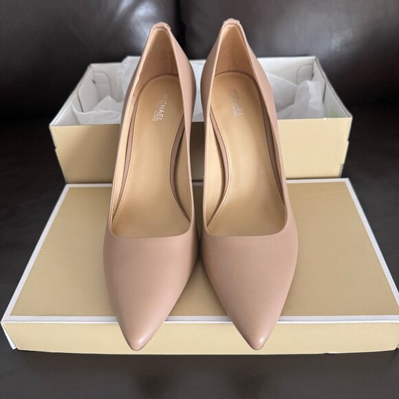 Michael Kors Dorothy flex pump  Leather Pointed-Toe Heels MK Logo Size 6.5M khak - Picture 11 of 11